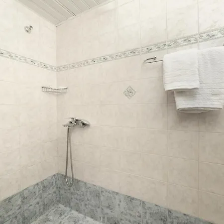 Apartment 5, Unique Location - Sea View *