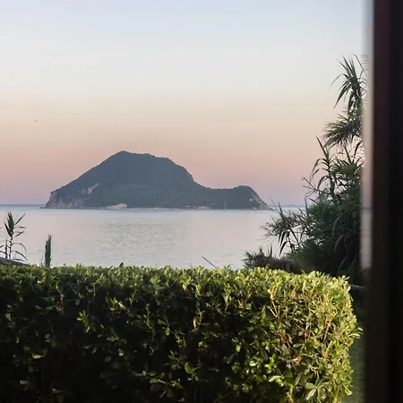 5, Unique Location - Sea View * Lithakiá