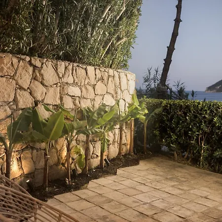 Apartman 5, Unique Location - Sea View *